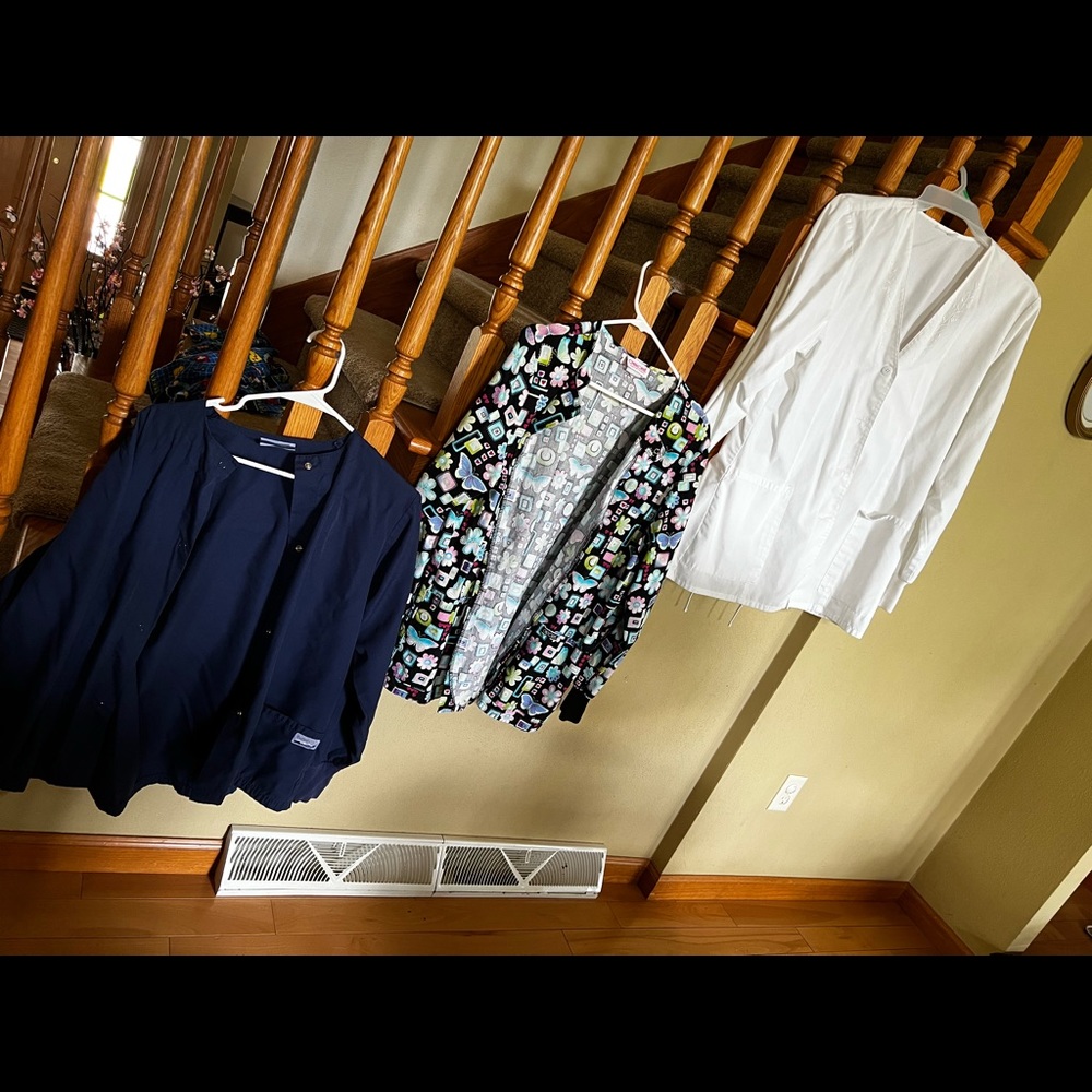 COPY - Scrubs lot 24 tops, 8 pants,